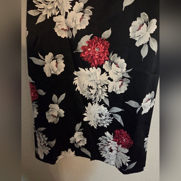 White HouseElegant Black Floral Dress - Picture 9 of 14
